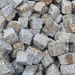 Granit-Kleinpflaster herbstlaub
